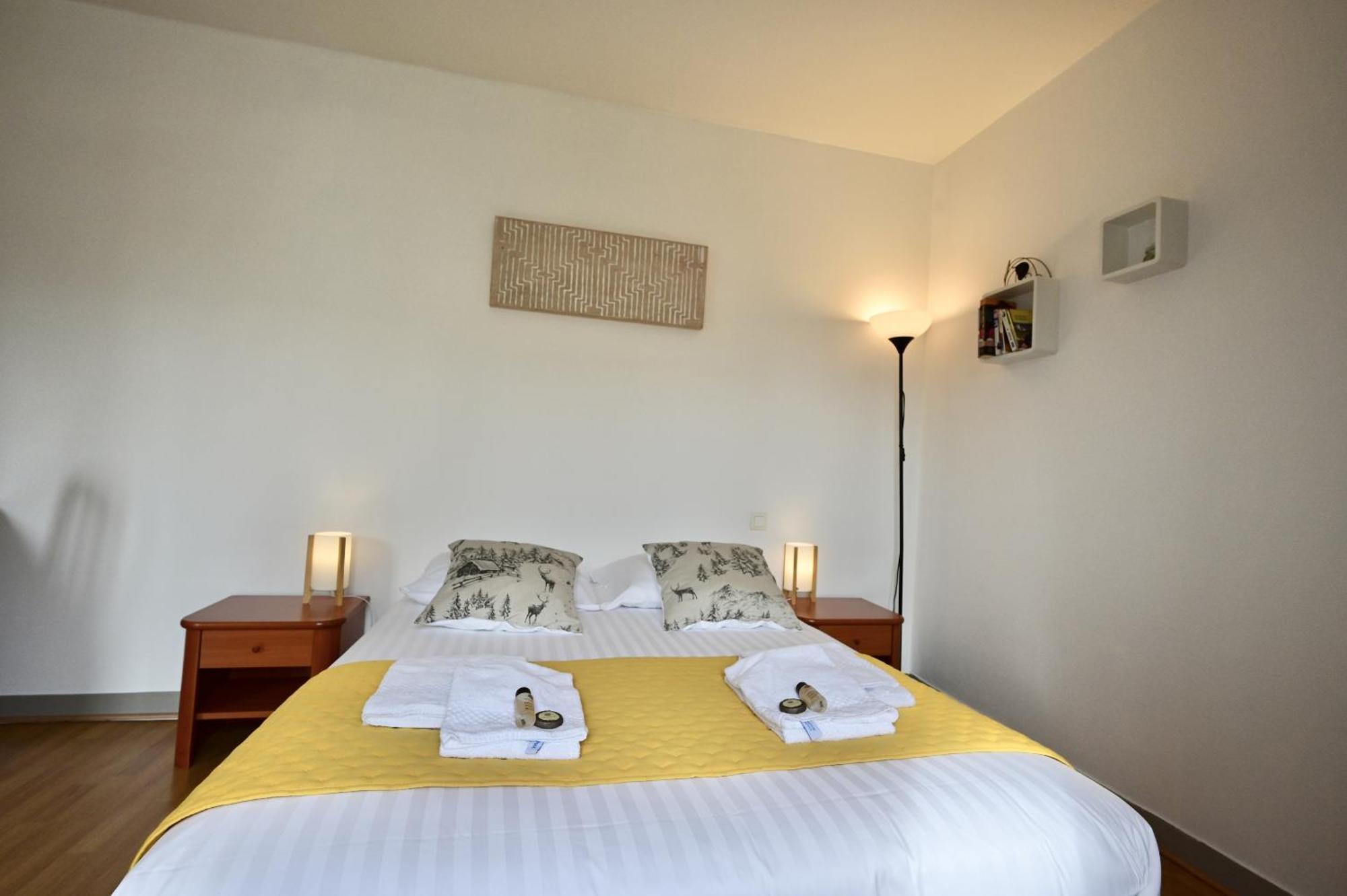 Hotel La Cuisine Des Lulus Montainville  外观 照片