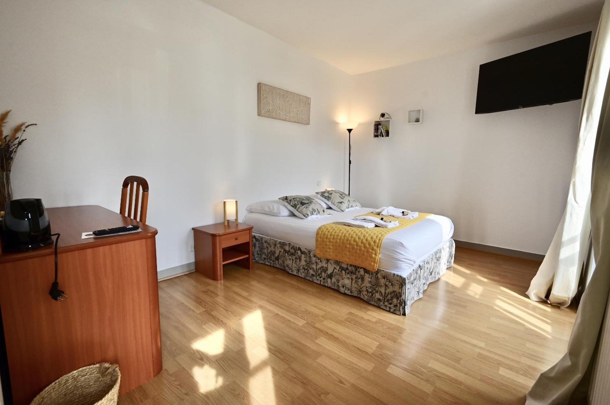 Hotel La Cuisine Des Lulus Montainville  外观 照片