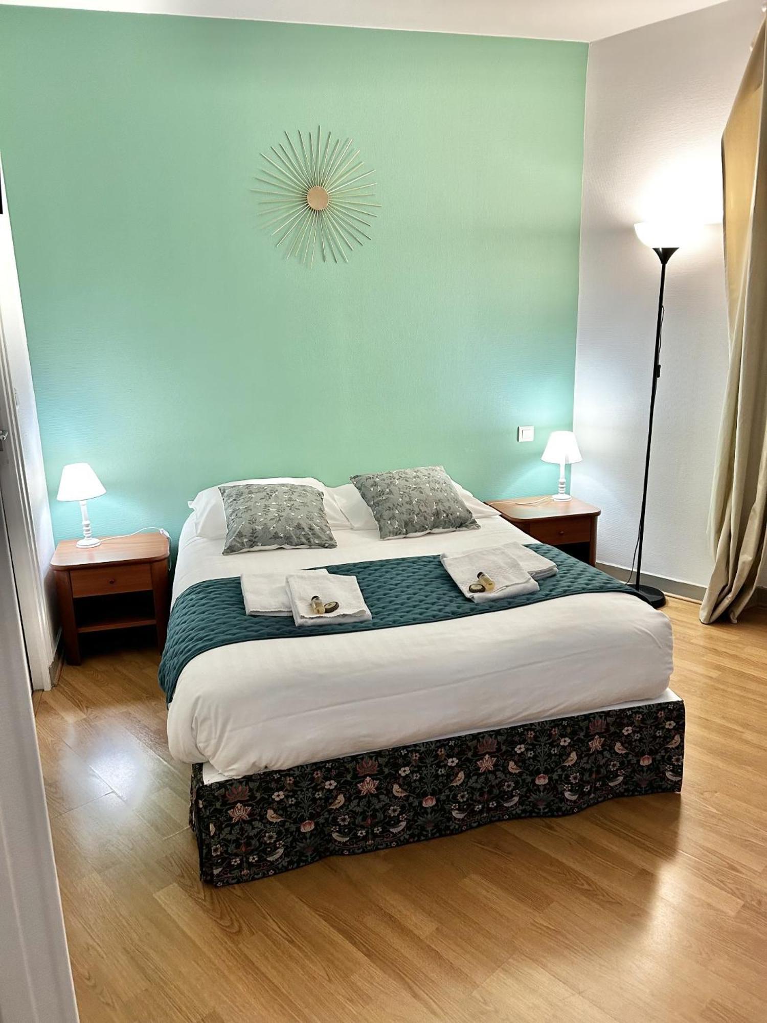 Hotel La Cuisine Des Lulus Montainville  外观 照片